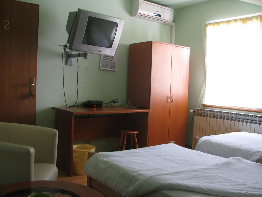 Apartments & Rooms Korzo Славонски-Брод Экстерьер фото